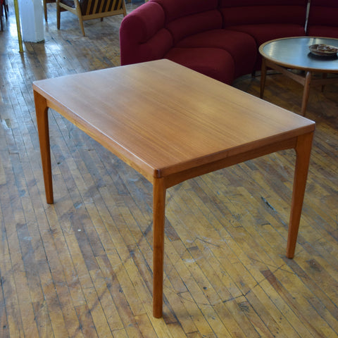 Vintage Teak Dining Table by Henning Kjaernulf