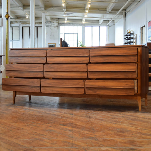 Walnut 9-Drawer Dresser