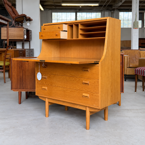 Børge Mogensen oak secretary — Open interior drawers