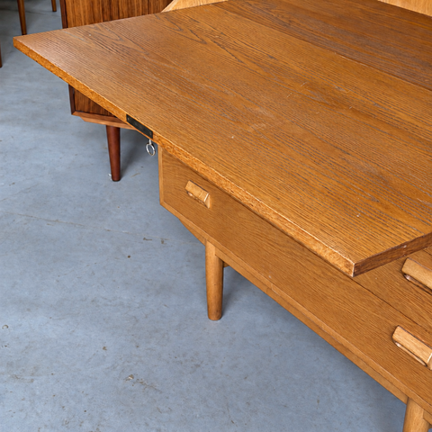 Børge Mogensen oak secretary — Writing surface detail