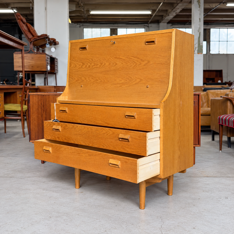 Børge Mogensen oak secretary — Closed desk with drawers open