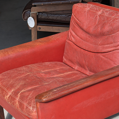 Red leather Hans Olsen chair — leather detail