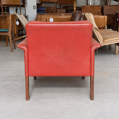 Red leather Hans Olsen chair — 06-1448-level