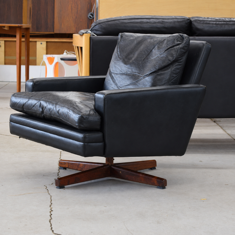 Vintage Black Model 807 Leather Swivel Lounge Chair by Fredrik A. Kayser for Vatne Møbler – view 1
