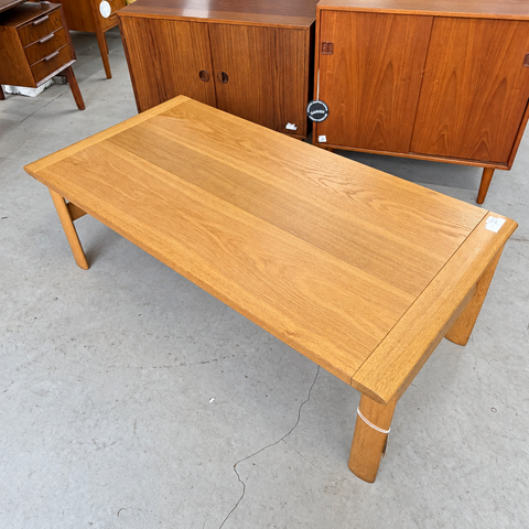 Vintage Fritz Hansen coffee table – overhead