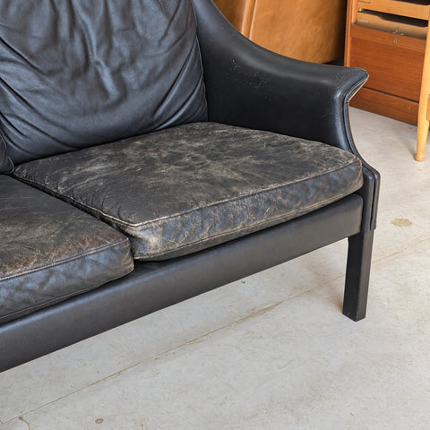 Black Leather Three-Seater Sofa — detail view