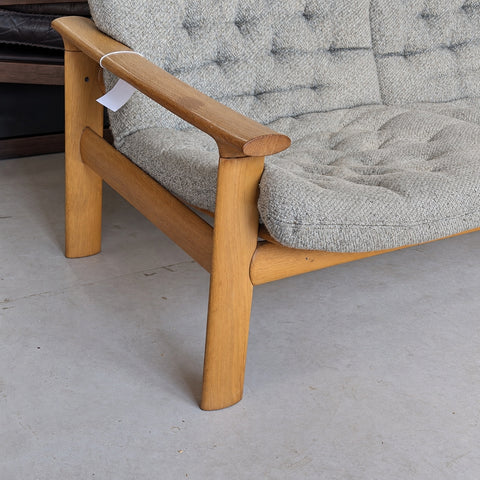 Oak Three-Seater with Tufted Cushions — detail view
