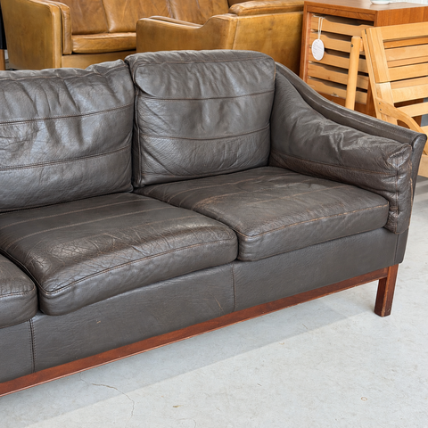 Stouby dark leather three-seater sofa — right seating detail