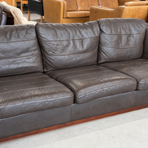 Stouby dark leather three-seater sofa — centre cushions detail